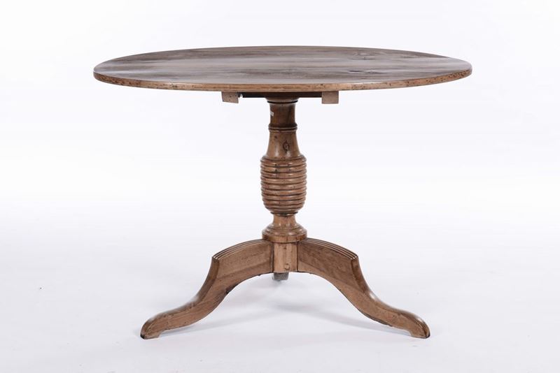 Tavolo in noce ovale, XIX secolo  - Asta Arredi e Oggetti d'Arte da Importanti Collezioni Private - Cambi Casa d'Aste