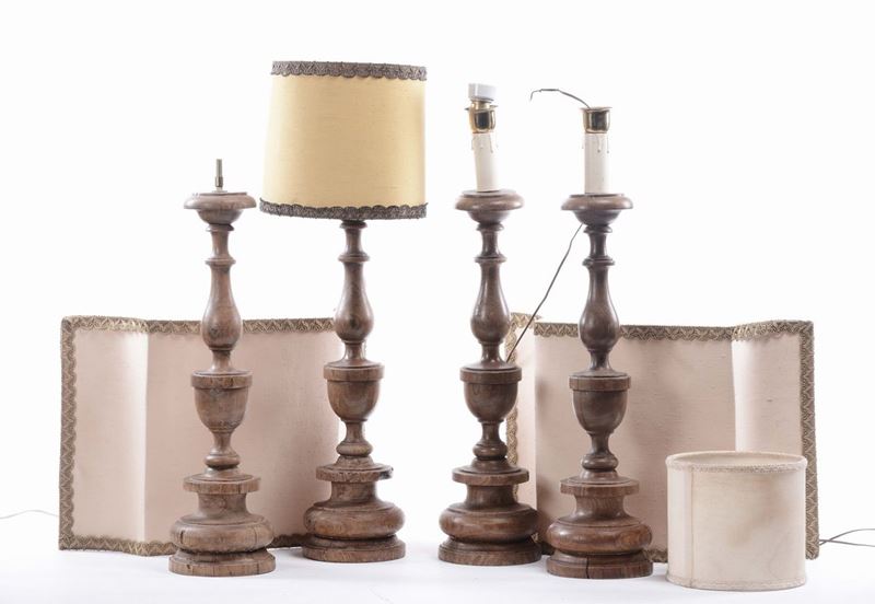 Quattro candelieri in ulivo, XVIII secolo  - Asta Arredi e Oggetti d'Arte da Importanti Collezioni Private - Cambi Casa d'Aste