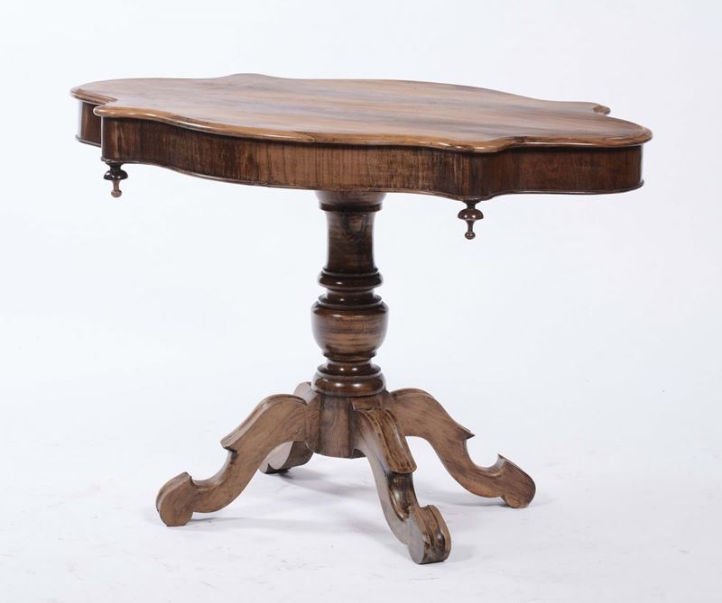 Tavolino in noce, XIX secolo  - Asta Arredi e Oggetti d'Arte da Importanti Collezioni Private - Cambi Casa d'Aste