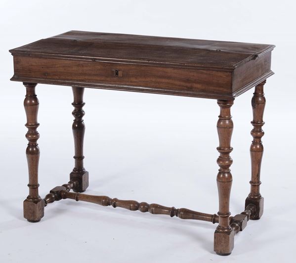 Tavolo scrittoio con piano ribaltabile, XVIII secolo