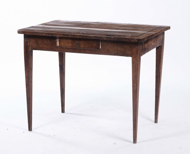 Tavolino lastronato in noce, fine XVIII secolo  - Asta Arredi e Oggetti d'Arte da Importanti Collezioni Private - Cambi Casa d'Aste