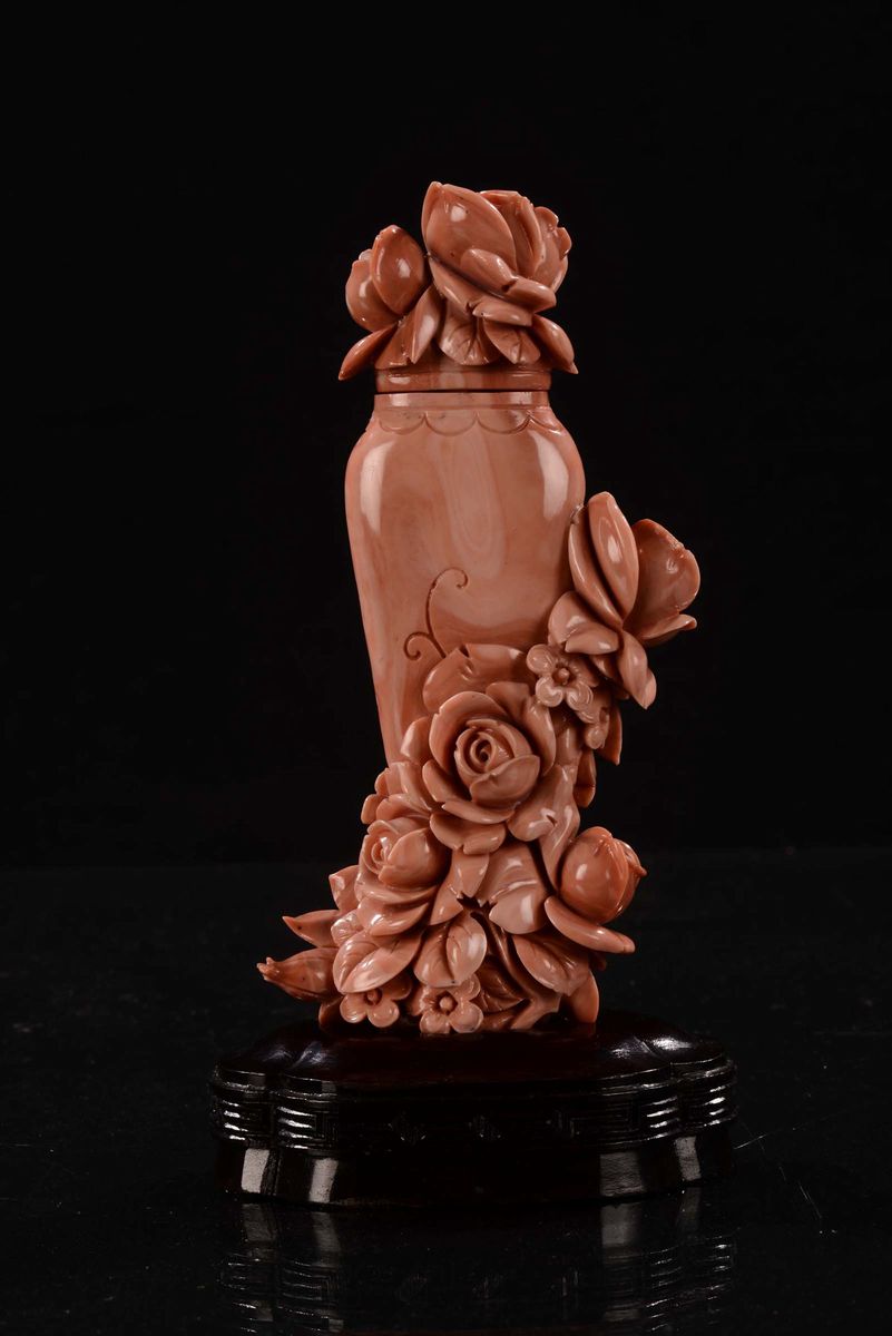Porta Profumo in Corallo con Decoro Floreale, Cina, XIX Secolo
