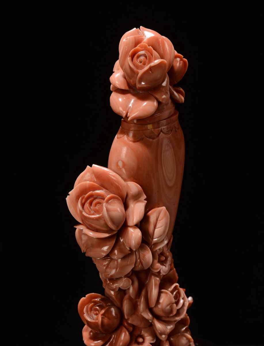 Porta Profumo in Corallo con Decoro Floreale, Cina, XIX Secolo
