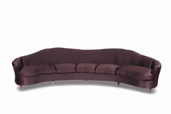 Grande divano in legno rivestito in raso