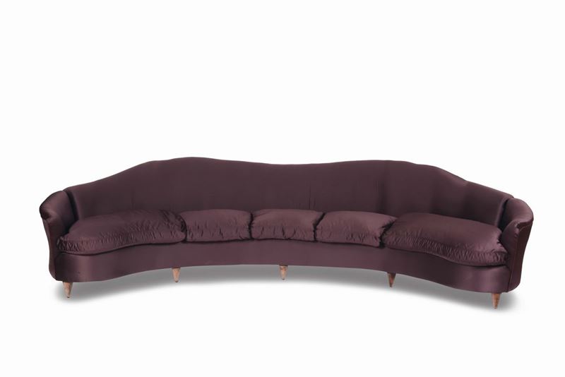 Grande divano in legno rivestito in raso  - Auction Design - Cambi Casa d'Aste