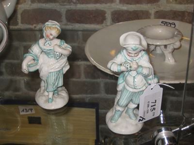 Coppia Statuine in Porcellana con Giovinetti