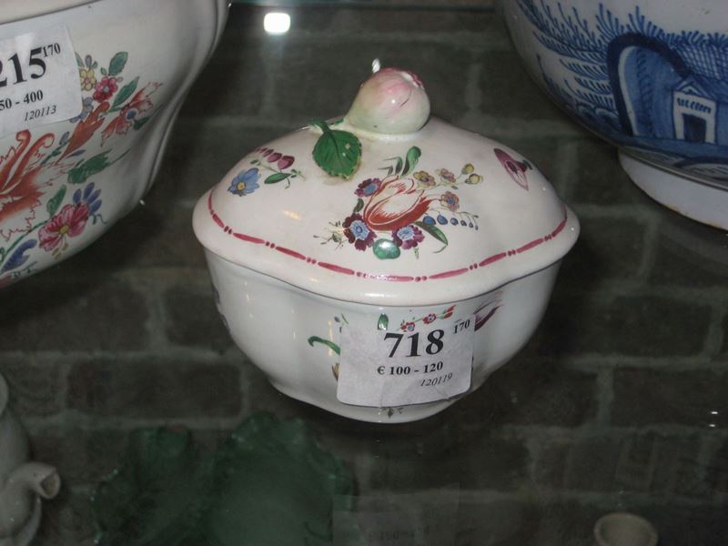 Piccola zuccheriera in porcellana con decoro alla rosa  - Asta Antiquariato e Dipinti Antichi - Cambi Casa d'Aste