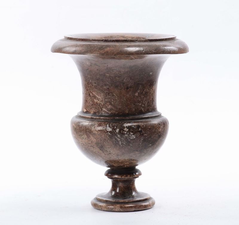 Vasetto mediceo in marmo  - Auction Furnishings and Works of Art from Important Private Collections - Cambi Casa d'Aste