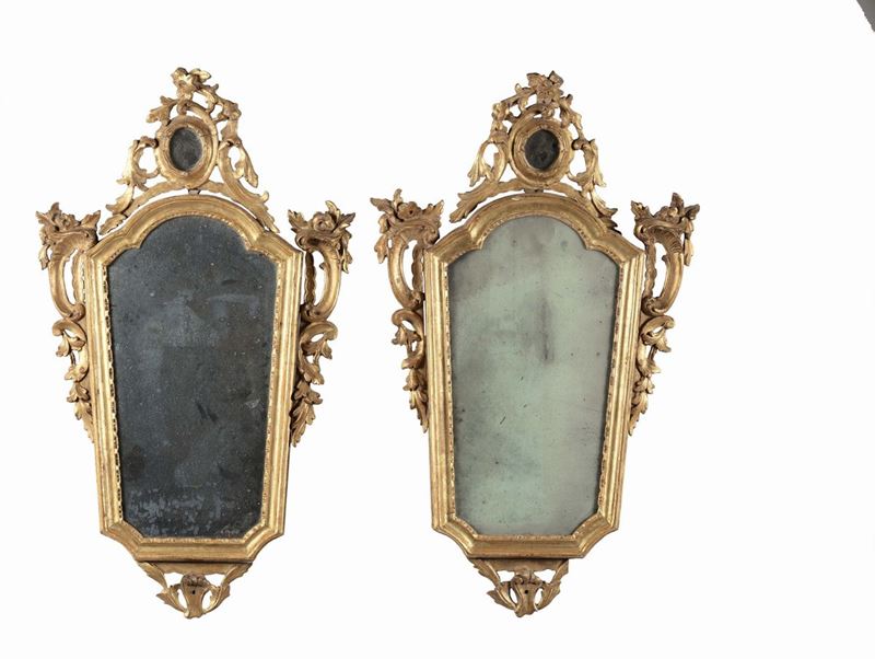 Coppia di specchierine in legno intagliato e dorato, XVIII secolo  - Asta Arredi e Oggetti d'Arte da Importanti Collezioni Private - Cambi Casa d'Aste
