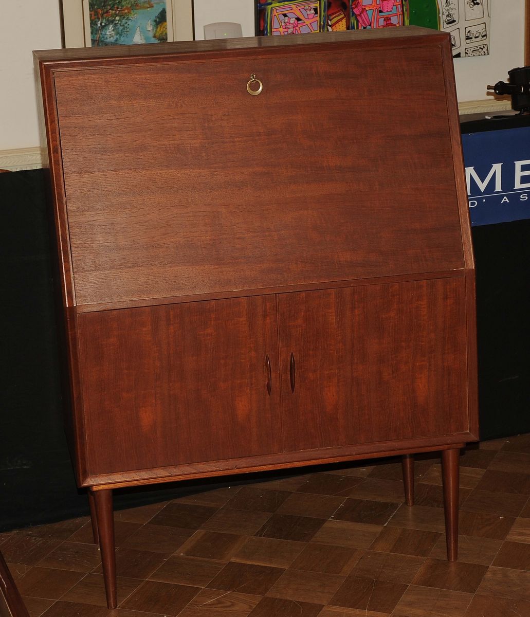 Lotto Composto da Lettino e Piccolo Bureau Anni 50