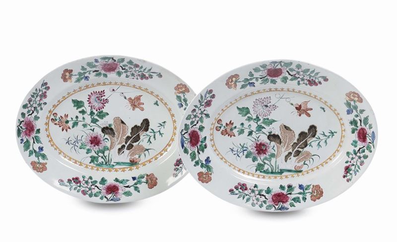 Coppia di vassoi in maiolica, Pesaro XVIII secolo  - Asta Arredi e Oggetti d'Arte da Importanti Collezioni Private - Cambi Casa d'Aste