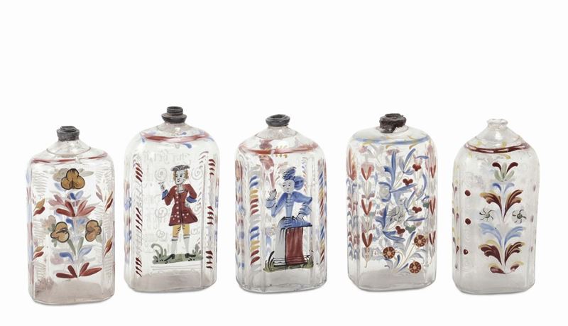 Cinque bottiglie in vetro soffiato e dipinto, Germania XVIII secolo  - Asta Arredi e Oggetti d'Arte da Importanti Collezioni Private - Cambi Casa d'Aste