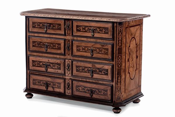 Comò Luigi XIV interamente lastronato in ulivo, XVIII secolo