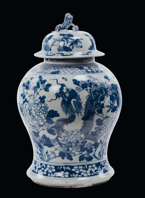 A white and blue porcelain Potiche, China, Qing Dynasty, 19th century