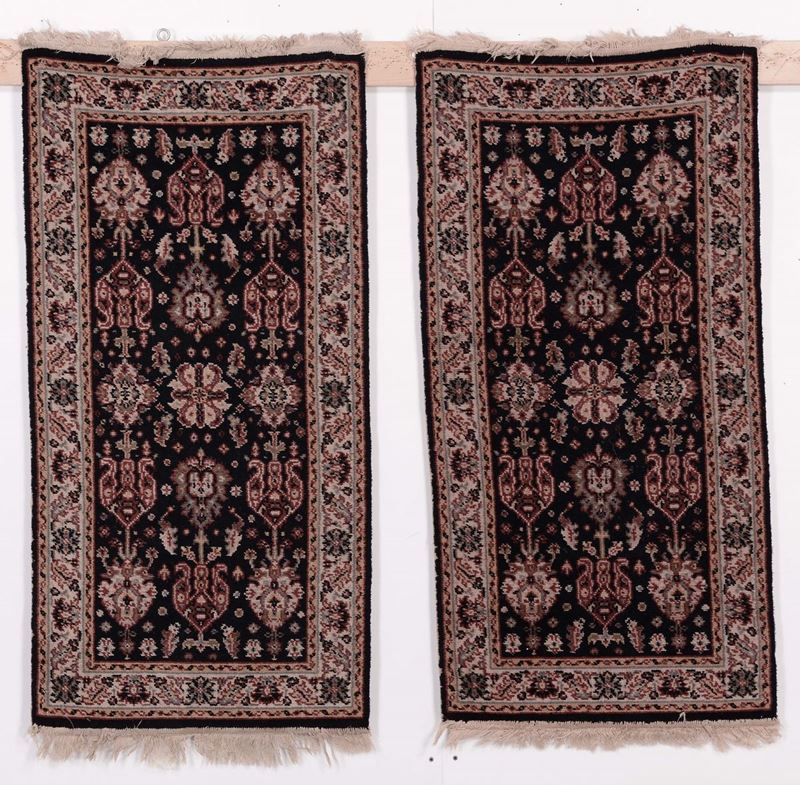 Coppia di tappeti, metà XX secolo  - Asta Arredi e Oggetti d'Arte da Importanti Collezioni Private - Cambi Casa d'Aste