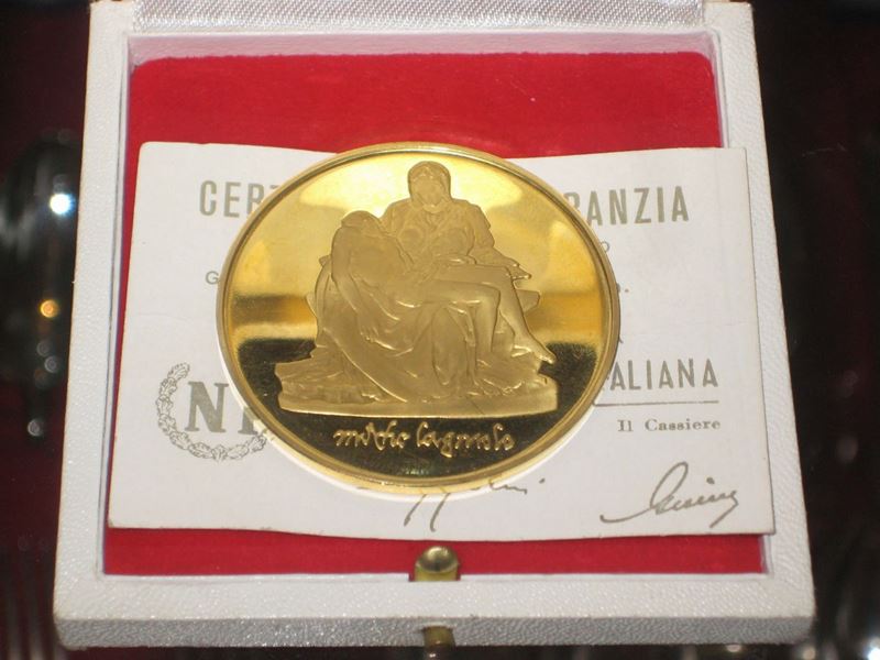 Moneta commemorativa in oro 900/1000  - Asta Arredi e Oggetti d'Arte da Importanti Collezioni Private - Cambi Casa d'Aste