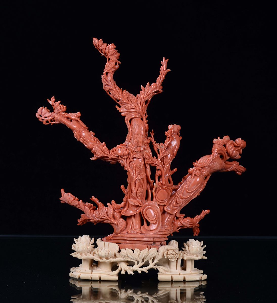 Gruppo in Corallo Rosso con Guanyin e Fanciulli, Cina, Dinastia Qing, Fine XIX Secolo