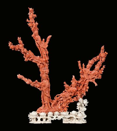 Gruppo in Corallo Rosso con Guanyin e Fiori, Cina, Dinastia Qing, Fine XIX Secolo