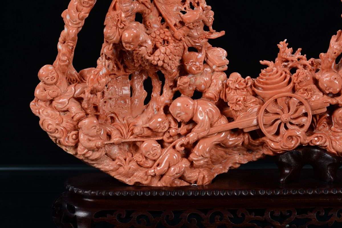 Scultura in Corallo Raffigurante Personaggi e Carretto, Cina, Inizio XX Secolo