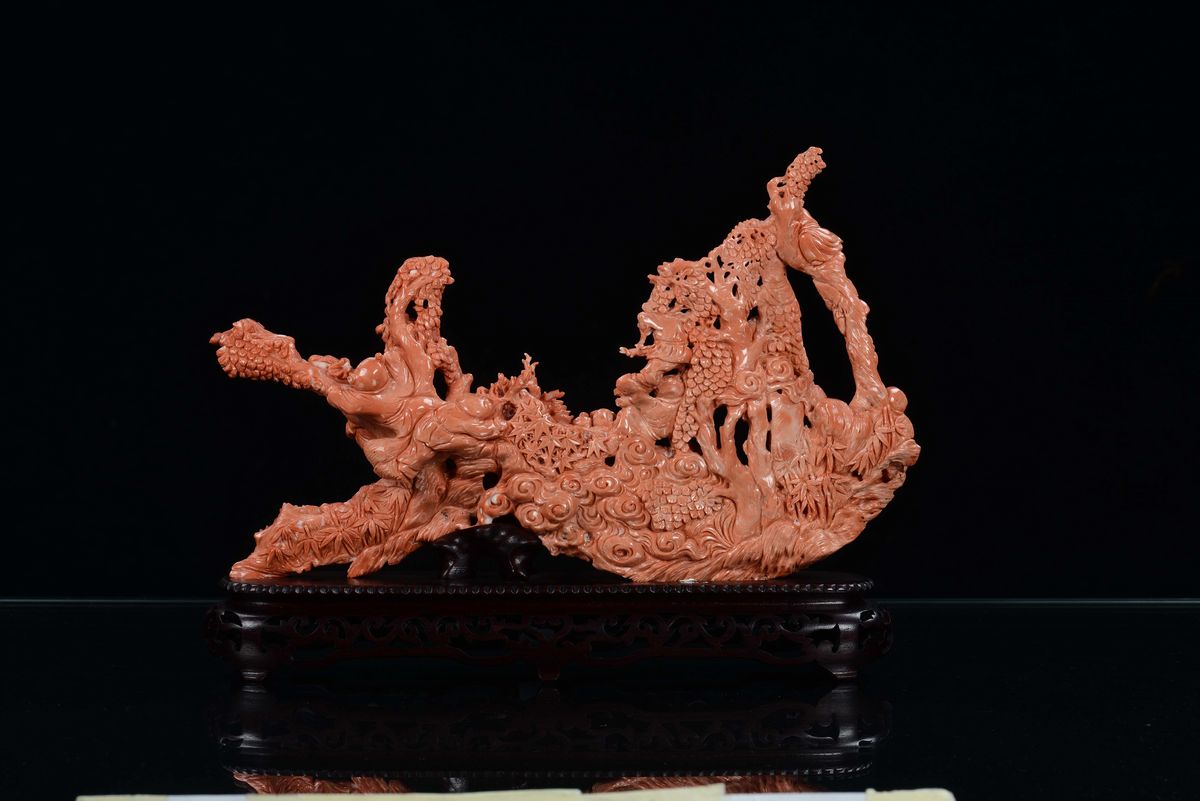 Scultura in Corallo Raffigurante Personaggi e Carretto, Cina, Inizio XX Secolo