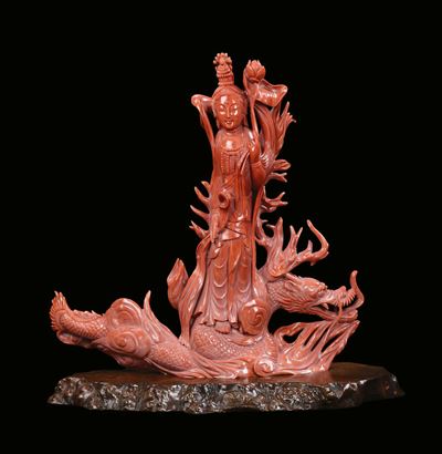 Scultura in Corallo Rosso con Guanyin su Drago, Cina, Dinastia Qing, Fine XIX Secolo