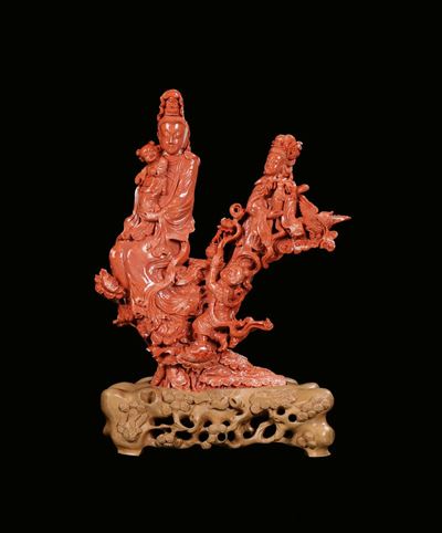 Scultura in Corallo Rosso con Guanyin e Fanciulli, Cina, Inizio XX Secolo