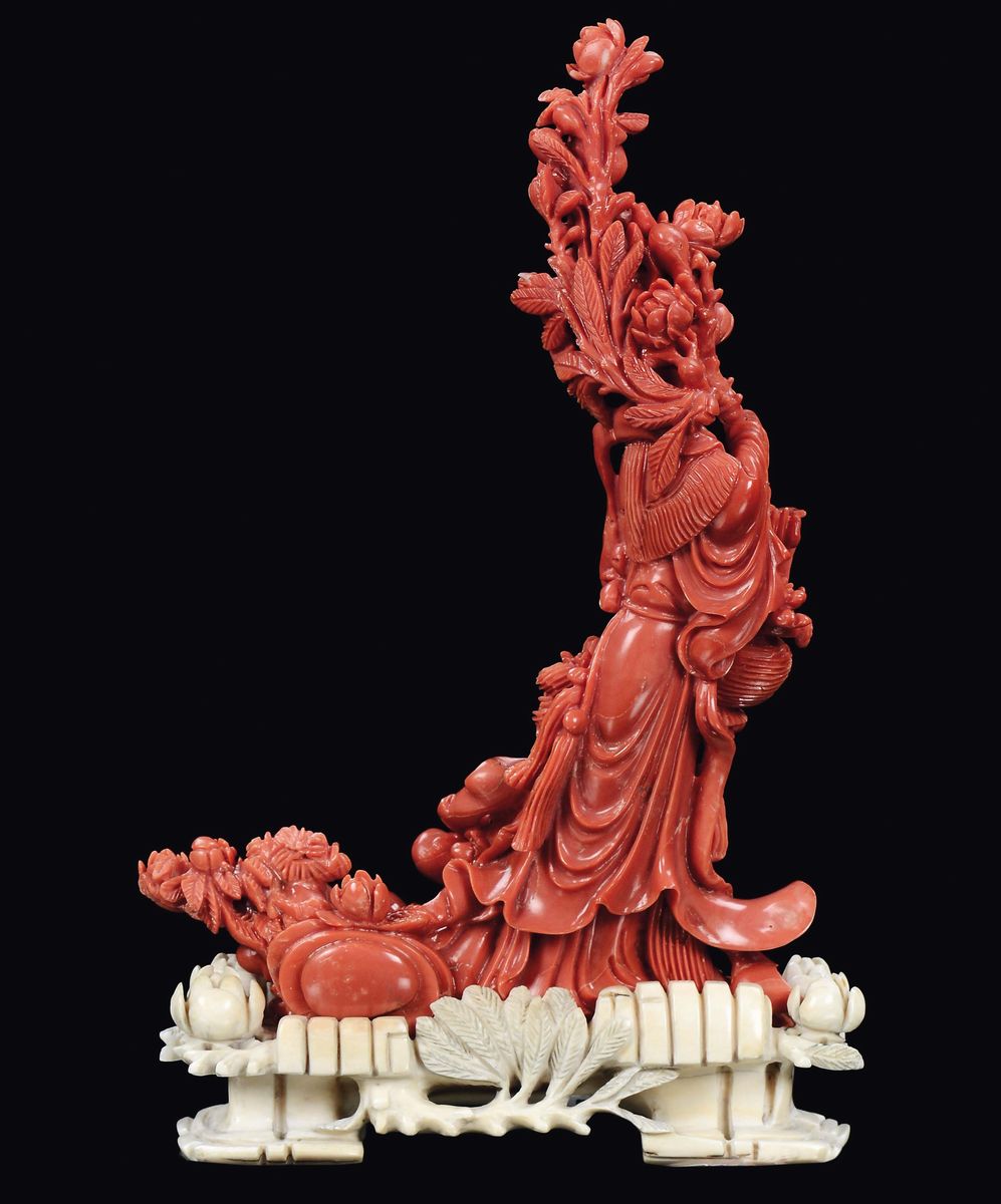 Gruppo in Corallo con Due Guanyin, Cina, Dinastia Qing, Fine XIX Secolo