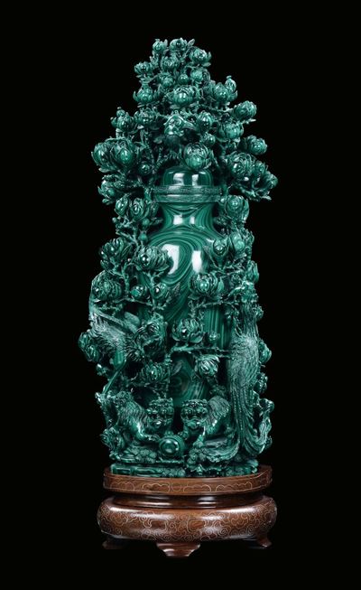 Vaso in Malachite Finemente Scolpito con Decoro Floreale, Cina, Repubblica, XX Secolo