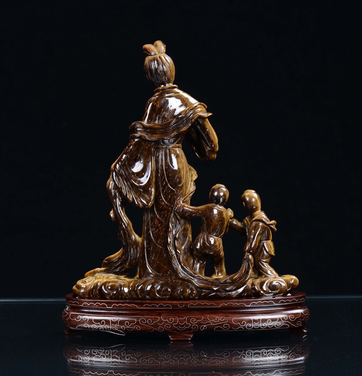 Gruppo con Guanyin e Fanciulli in Occhio di Tigre, Cina, XX Secolo