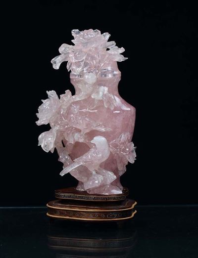 Vaso in Quarzo Rosa con Decoro di Uccellino e Rami a Rilievo, Cina, XX Secolo