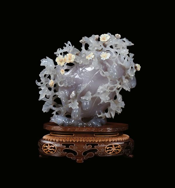 A fine carved agate “flowers” group, China, Republic, 20th century