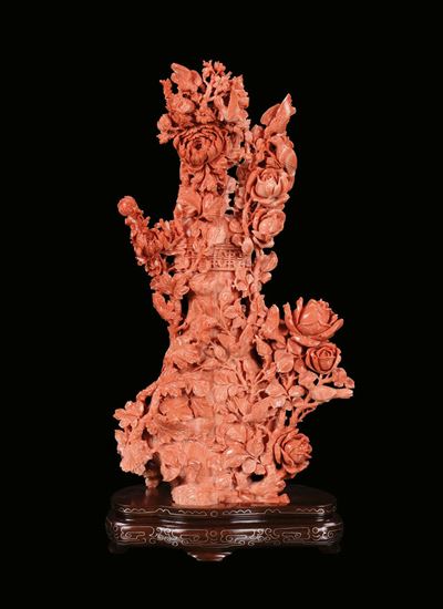 Scultura in Corallo Raffigurante Vaso con Elementi Vegetali e Uccelli, Cina, Inizio XX Secolo