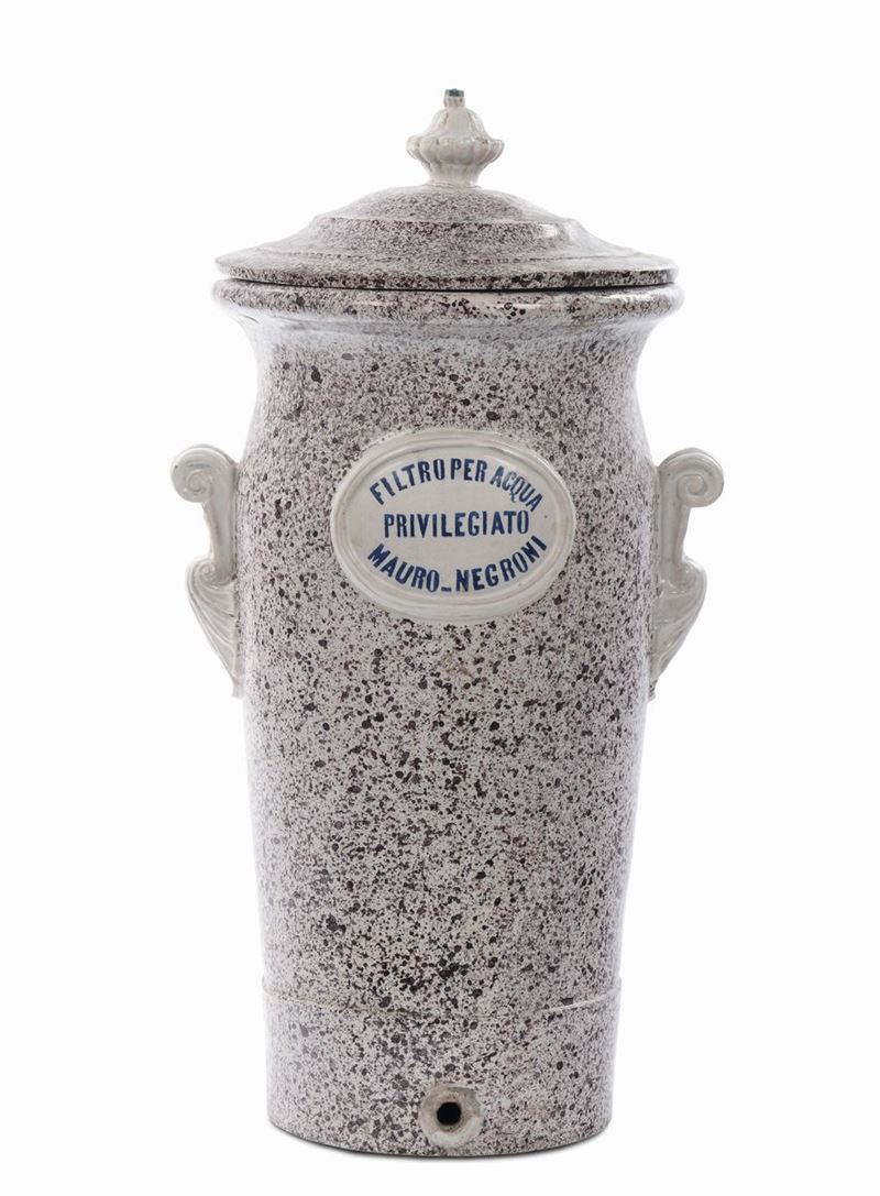 Filtro per acque in maiolica dipinta, XIX secolo  - Asta Arredi e Oggetti d'Arte da Importanti Collezioni Private - Cambi Casa d'Aste