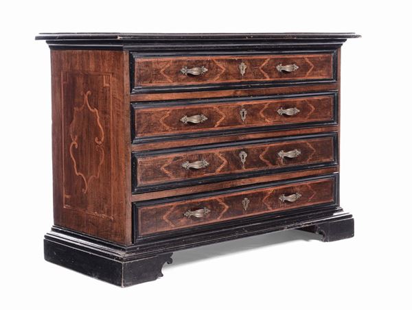 Cantarano interamente lastronato in noce, XVIII secolo