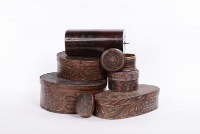 Collezione di Sette Scatoline in Legno Diverse