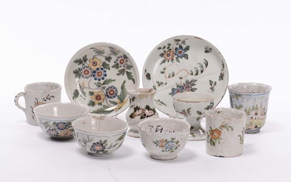 Lotto di oggetti in maiolica, XVIII secolo