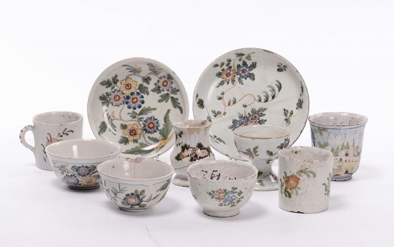Lotto di oggetti in maiolica, XVIII secolo  - Asta Arredi e Oggetti d'Arte da Importanti Collezioni Private - Cambi Casa d'Aste