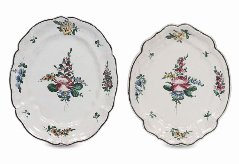 Due vassoi diversiin maiolica  con decoro alla rosa, Faenza, Ferniani, fine XVIII secolo  - Auction Time Auction 2-2014 - Cambi Casa d'Aste