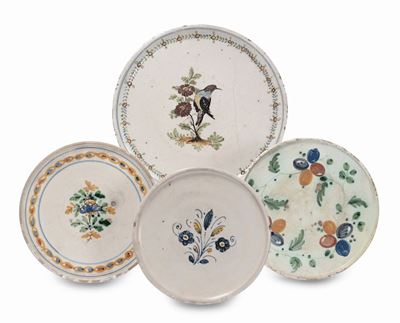 Quattro Alzatine Diverse in Maiolica a Decoro Policrom, XVIII Secolo