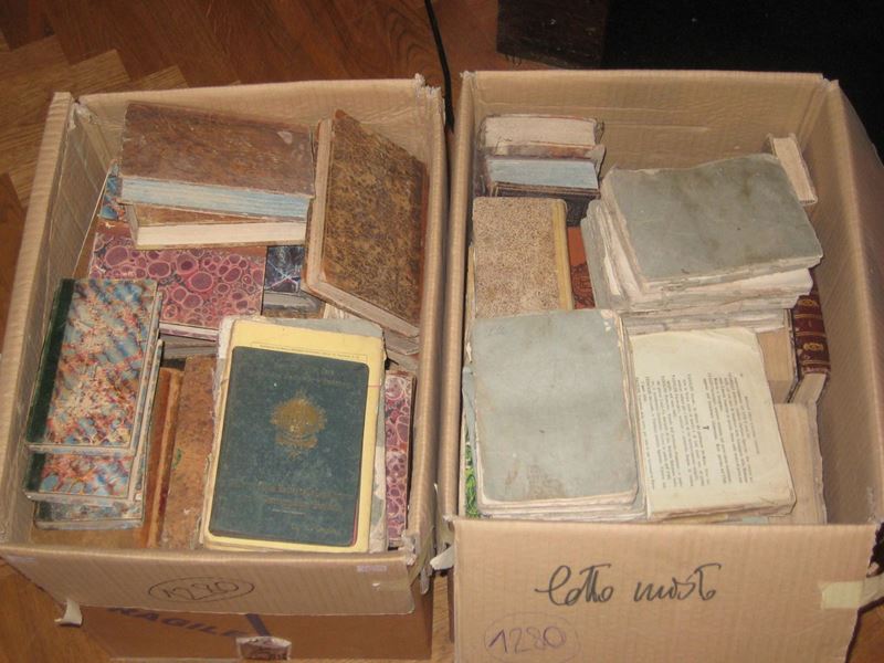 Scatola di libri antichi  - Asta Arredi e Oggetti d'Arte da Importanti Collezioni Private - Cambi Casa d'Aste