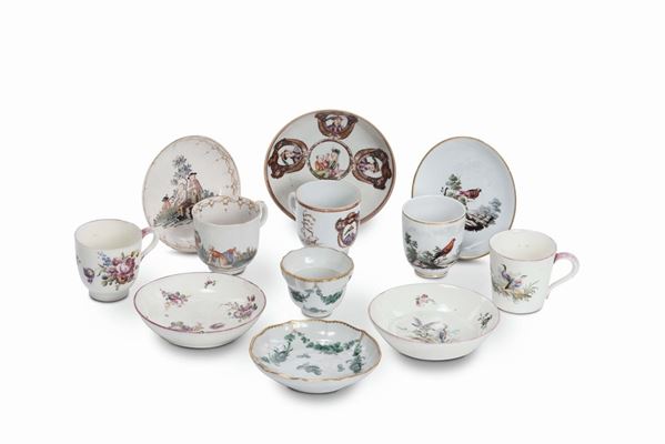 Lotto di sei tazzine in porcellana, fine XVIII secolo-inizio XIX secolo