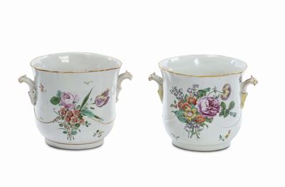 Coppia di Cachepot in Porcellana con Decoro Policromo Floreale, XVIII Secolo