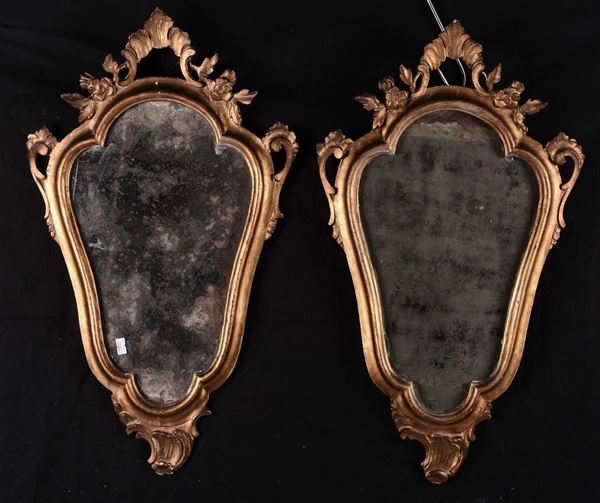 Coppia di specchierine in legno intagliato e dorato, fine XIX secolo