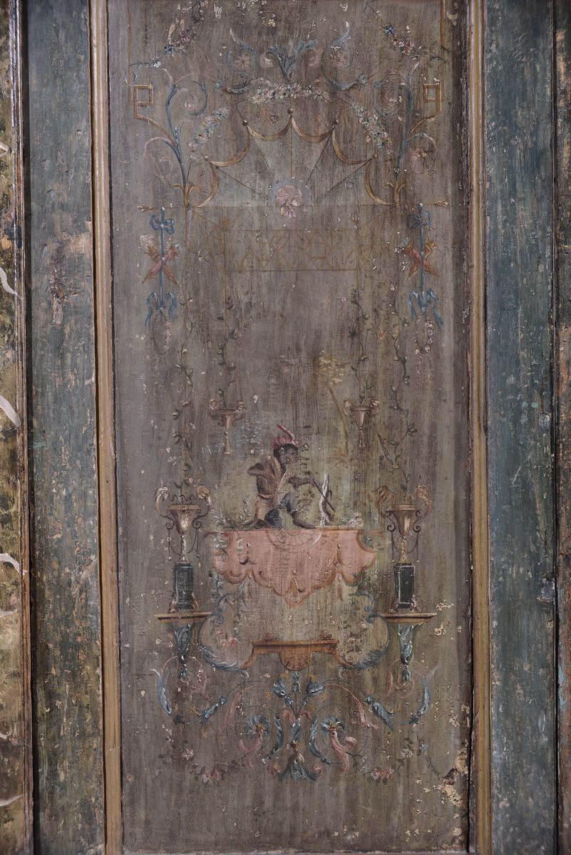 Coppia di Porte in Stile Luigi XVI Complete di Mostre Laccate e Dipinte con Scimmiette, Piemonte ...