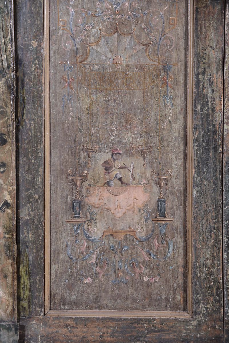Coppia di Porte in Stile Luigi XVI Complete di Mostre Laccate e Dipinte con Scimmiette, Piemonte ...