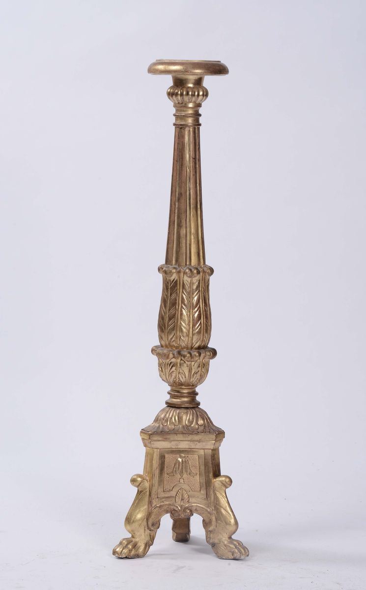 Piccolo torciere in legno dorato, Napoli XIX secolo  - Auction Furnishings and Works of Art from Important Private Collections - Cambi Casa d'Aste