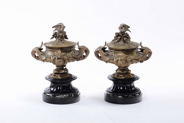 Coppia di brucia profumi con coperchi in bronzo dorato, Francia Napoleone III