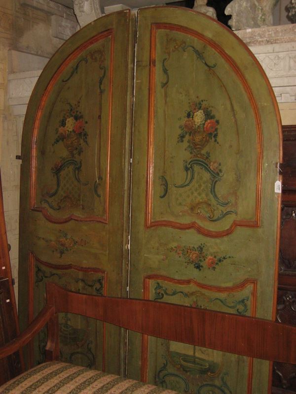 Porta sagomata a due ante laccata, XIX secolo