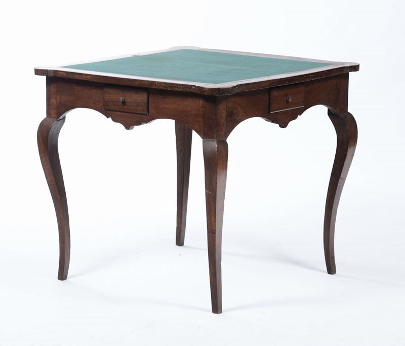 Tavolino da gioco con gambe arcuate e piano sagomato in panno verde  - Auction Time Auction 3-2014 - Cambi Casa d'Aste