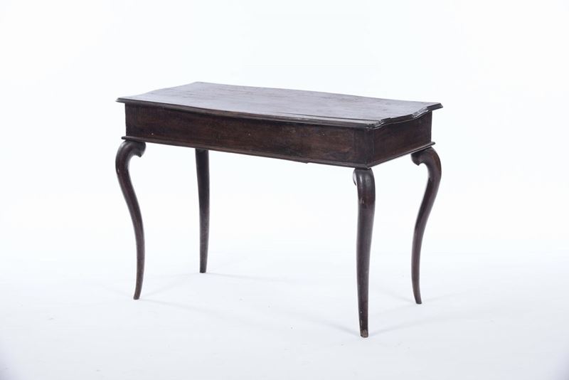 Tavolino da salotto in noce  - Asta Arredi e Oggetti d'Arte da Importanti Collezioni Private - Cambi Casa d'Aste